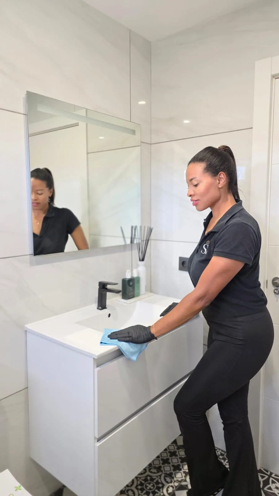 SplendidaClean operative wiping down a bathroom basin unit in a Costa Blanca home