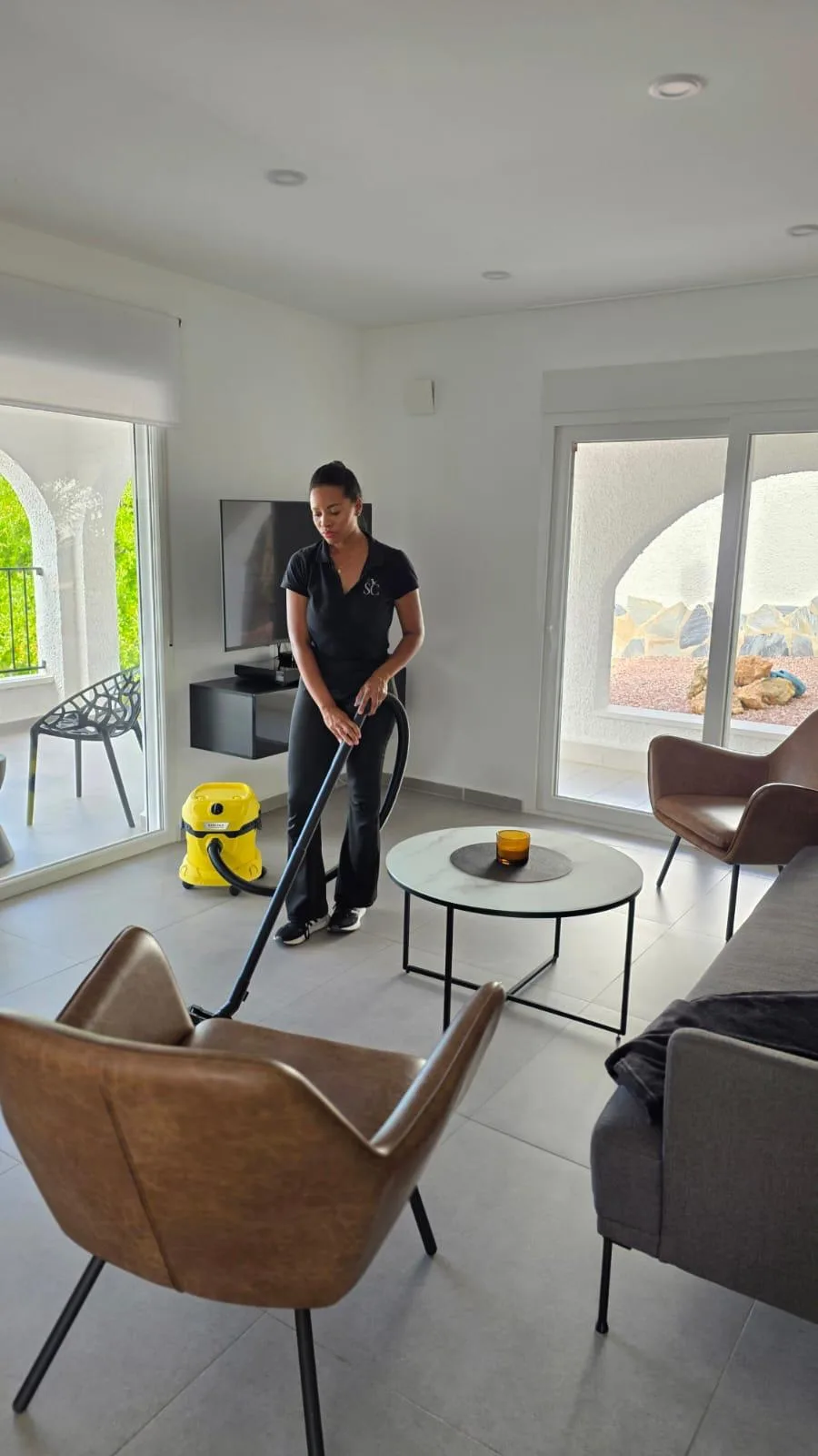 SplendidaClean operative vacuuming a bright open-plan villa living room on the Costa Blanca