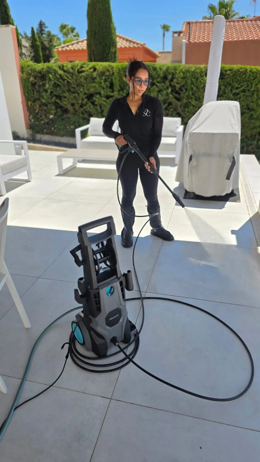 SplendidaClean operative pressure-washing a premium villa terrace in Orihuela Costa
